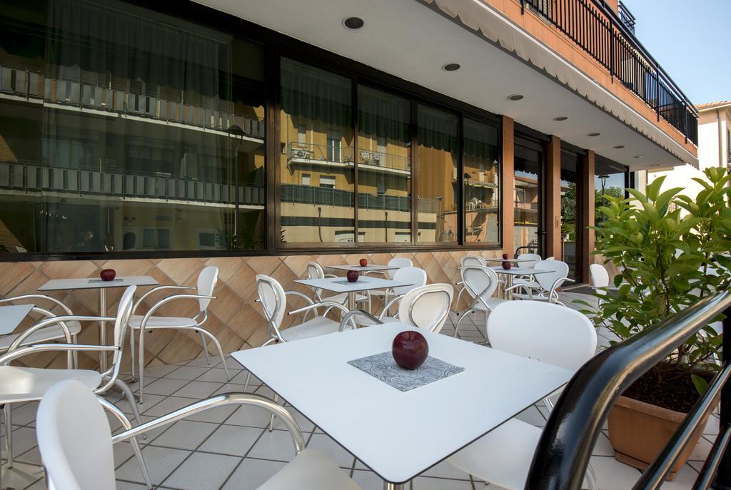 Hotel Scarlet Rimini Exterior photo