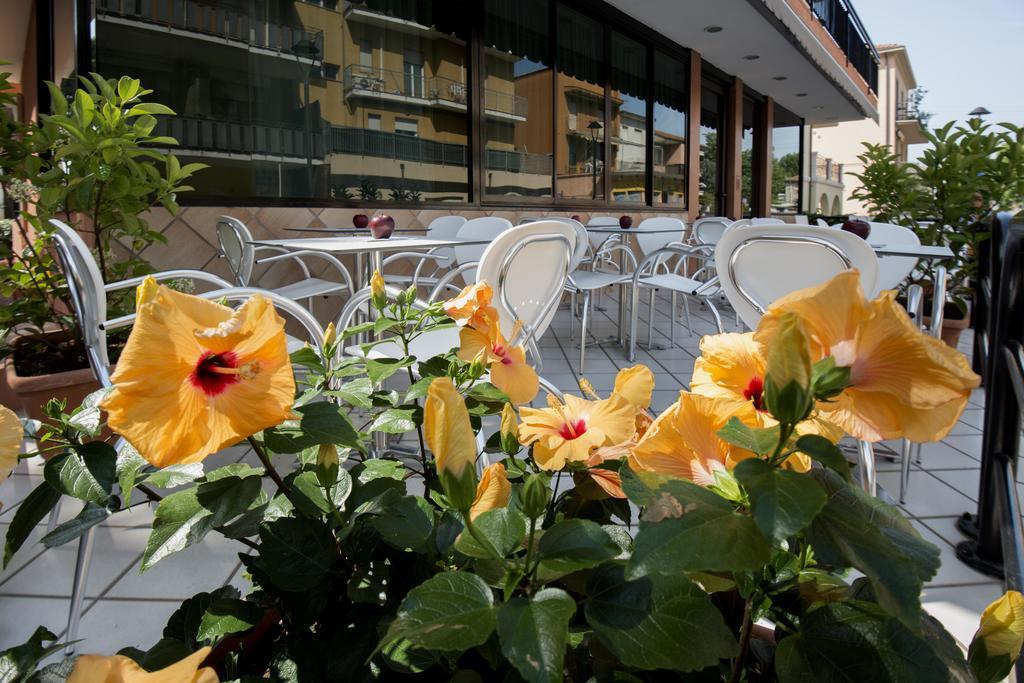 Hotel Scarlet Rimini Exterior photo
